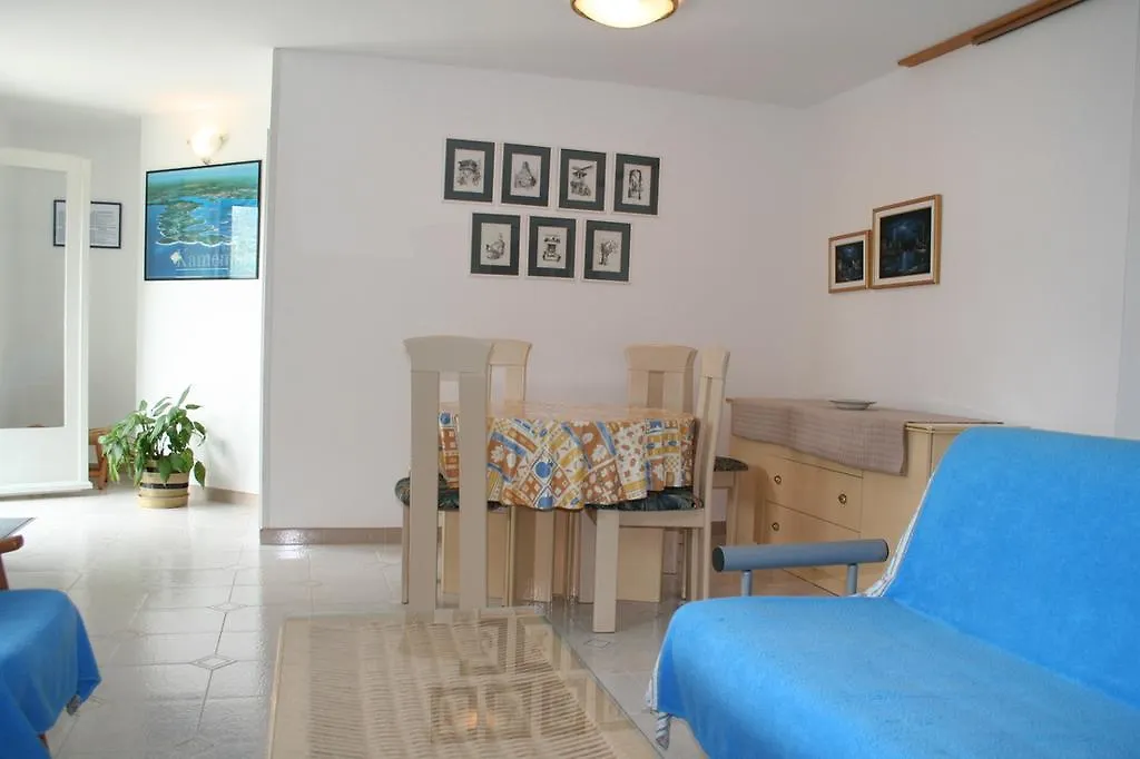 Apartments Lada 1217 Premantura Croatia