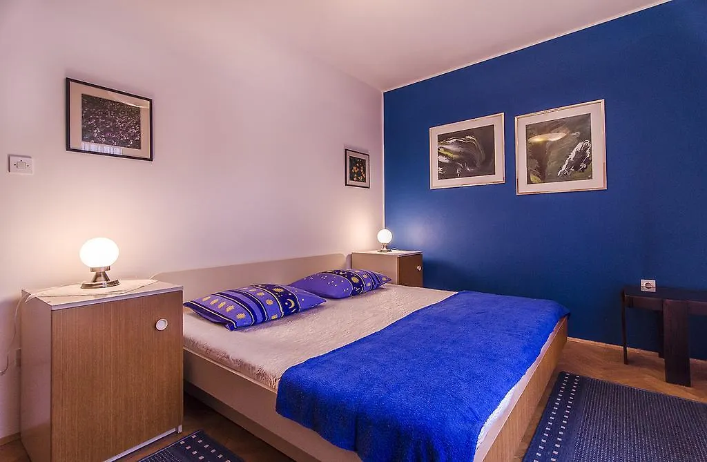 Apartments Lada 1217 Premantura Croatia