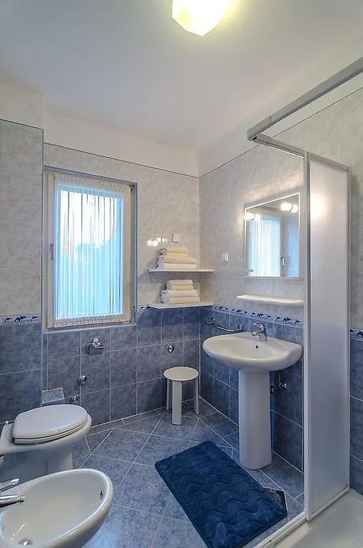 Apartments Lada 1217 Premantura Croatia