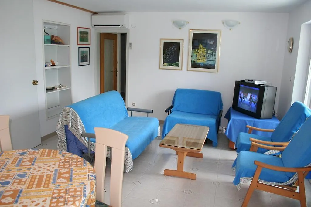 Apartments Lada 1217 Premantura 0*,